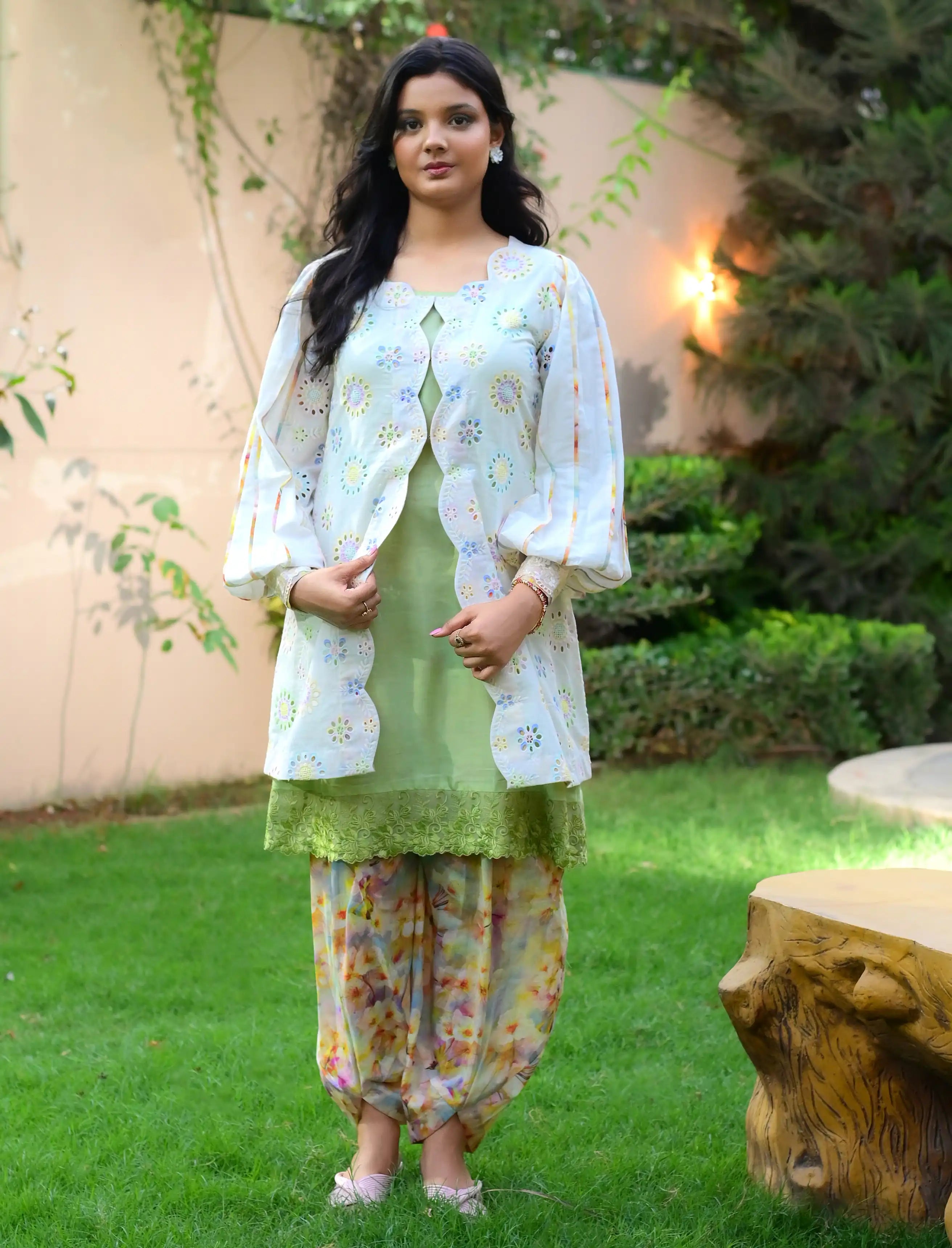 Chikankari Lawn 4-Piece Suit | Cape, Shirt, Noah Shalwar & Dupatta